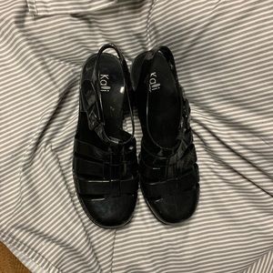 Black jelly sandals